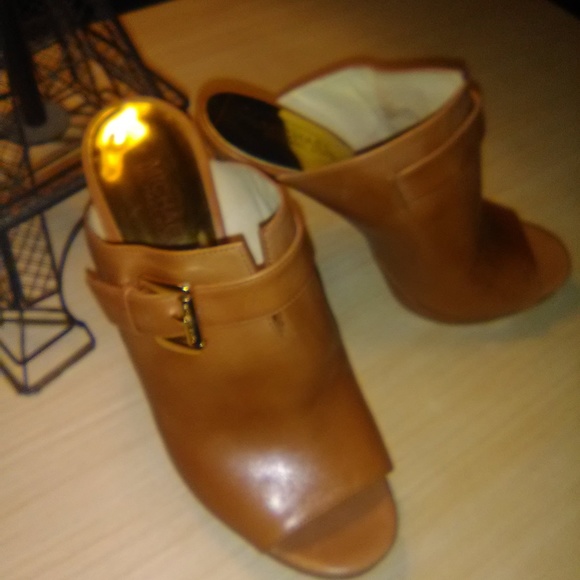 Michael Kors Pumps - Picture 3 of 7